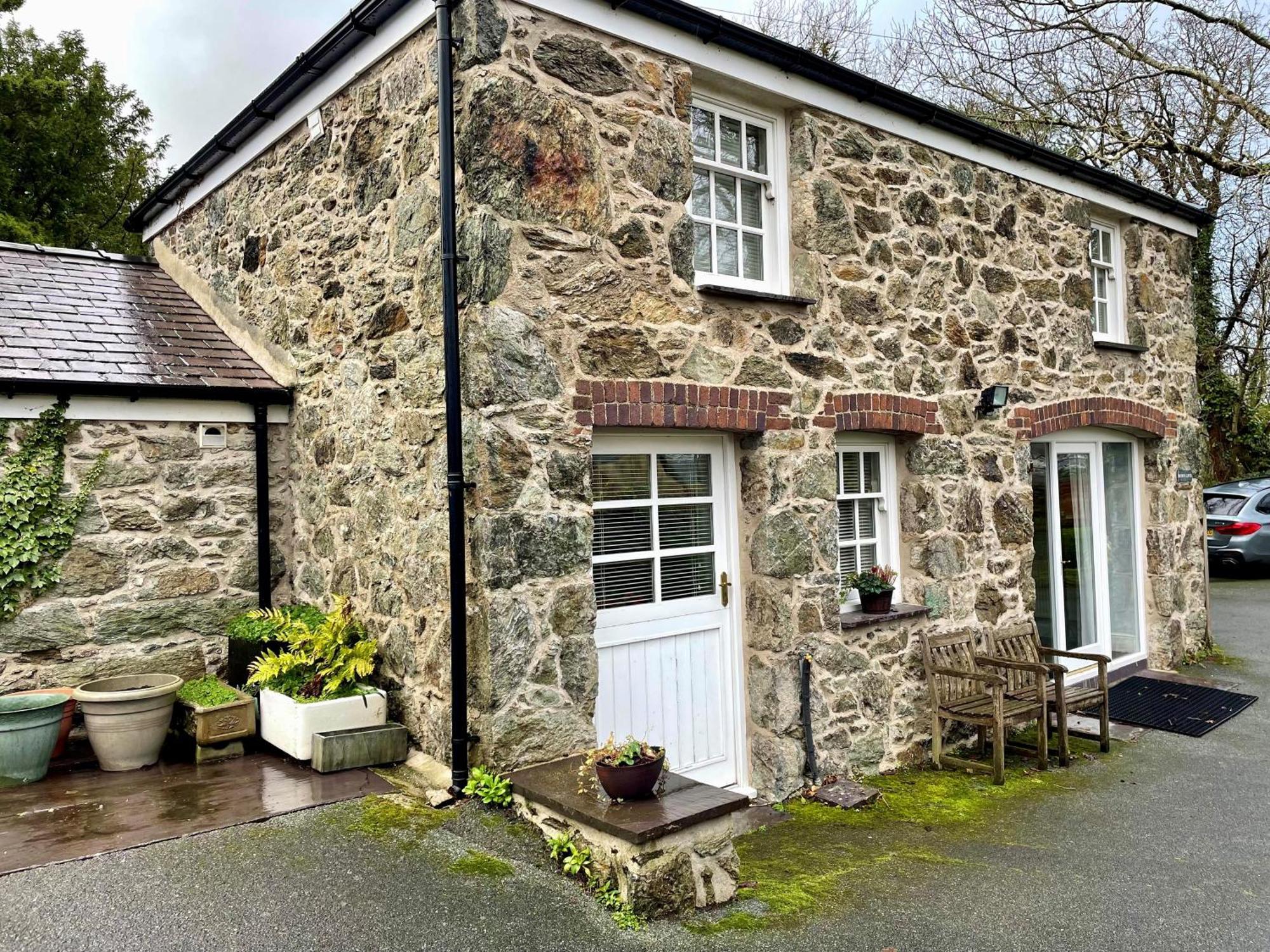 Menai Bridge Villa Exterior photo