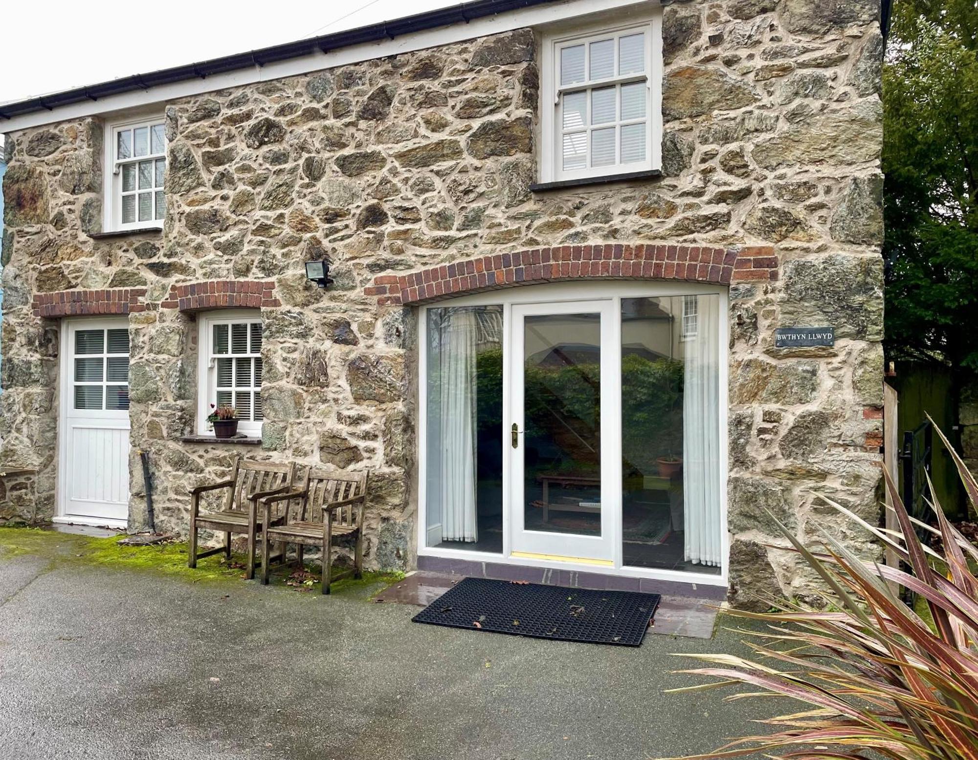 Menai Bridge Villa Exterior photo
